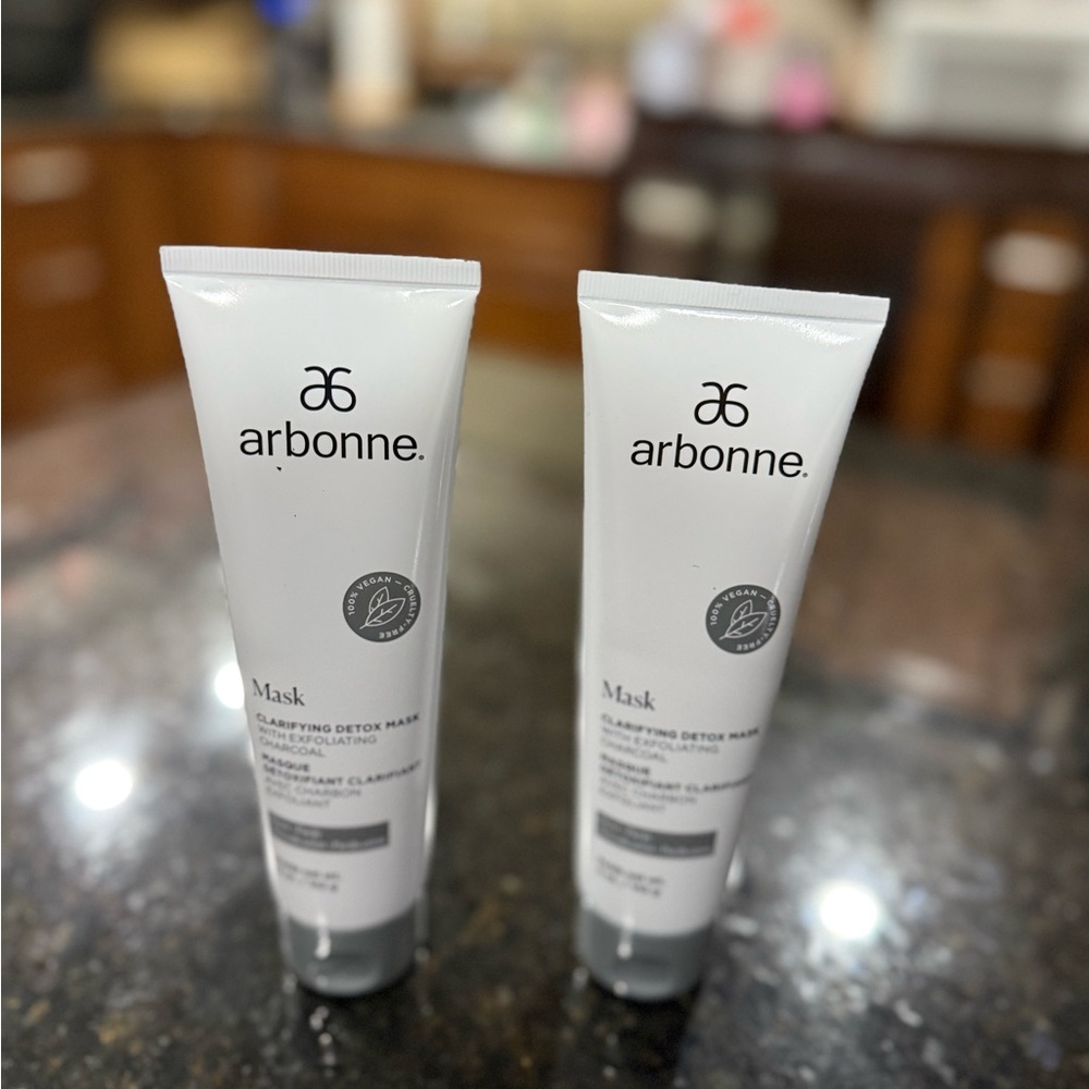 Arbonne Detox Mask in White and Gray